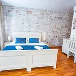 Luxury Lucija And Luka بيت ضيافة 4*