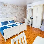 Luxury Lucija And Luka بيت ضيافة 4*