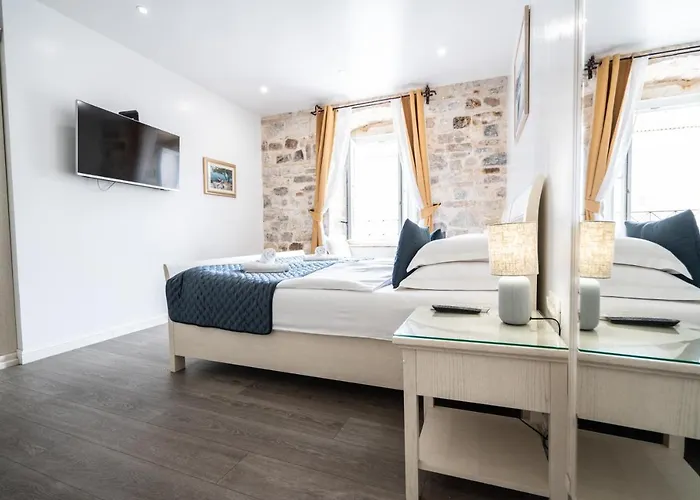 露西亚与卢卡豪华酒店 4*