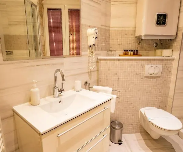 露西亚与卢卡豪华酒店 4*