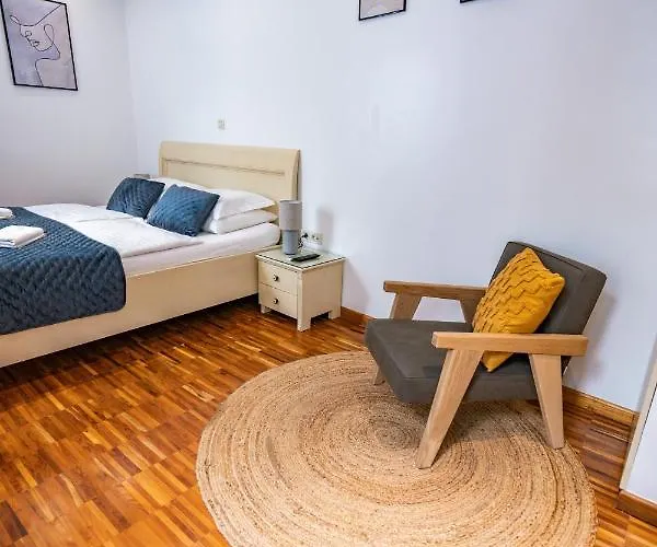 露西亚与卢卡豪华酒店 招待所 4*