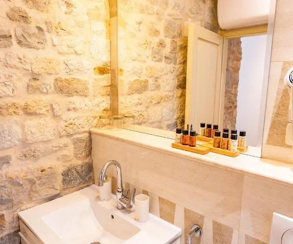 露西亚与卢卡豪华酒店 招待所