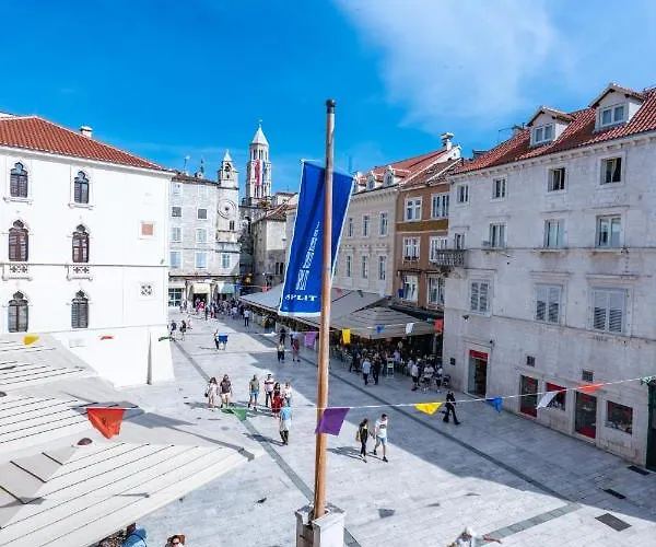 露西亚与卢卡豪华酒店